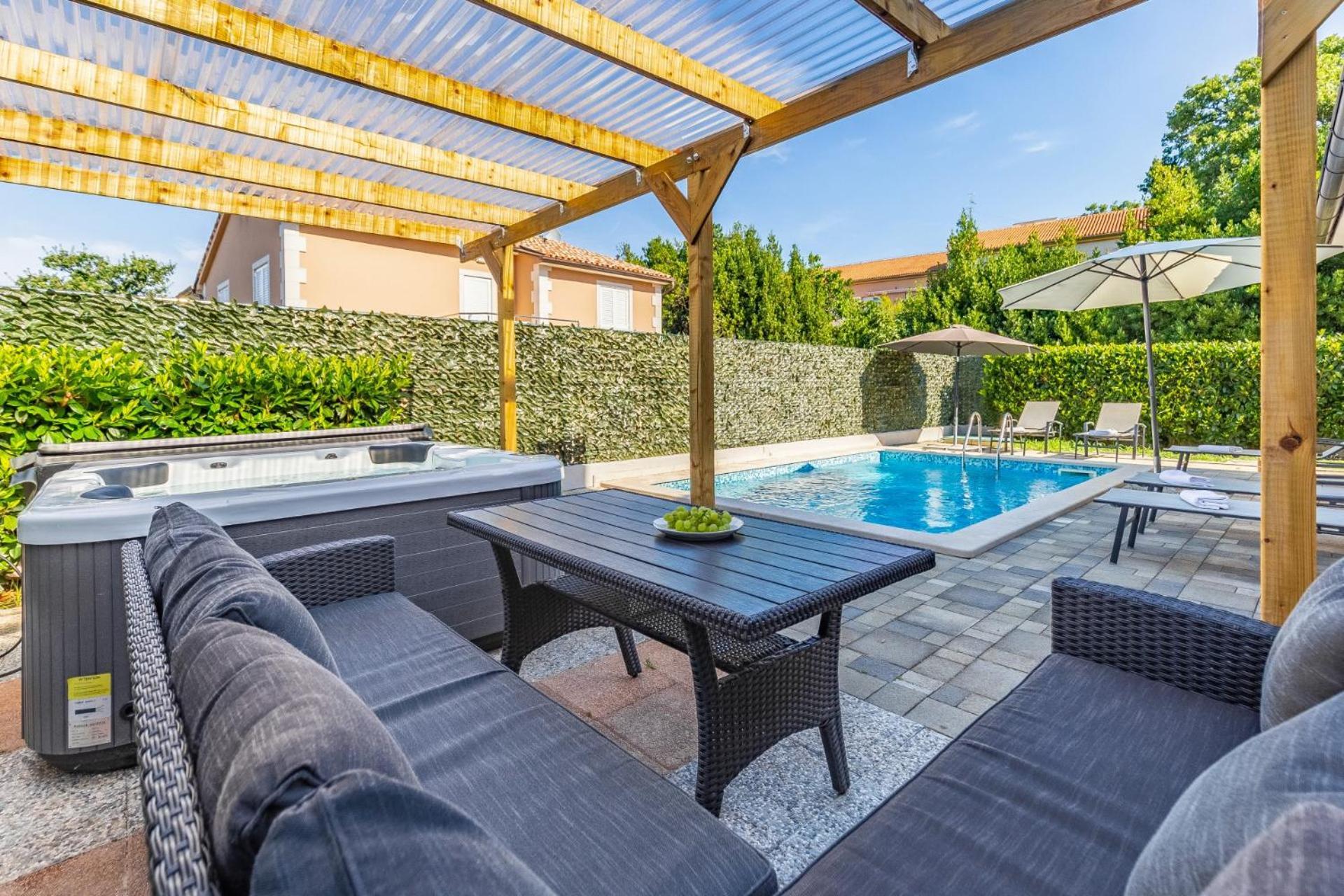 Villas Lotus With Pool And Jacuzzi Pula Ngoại thất bức ảnh
