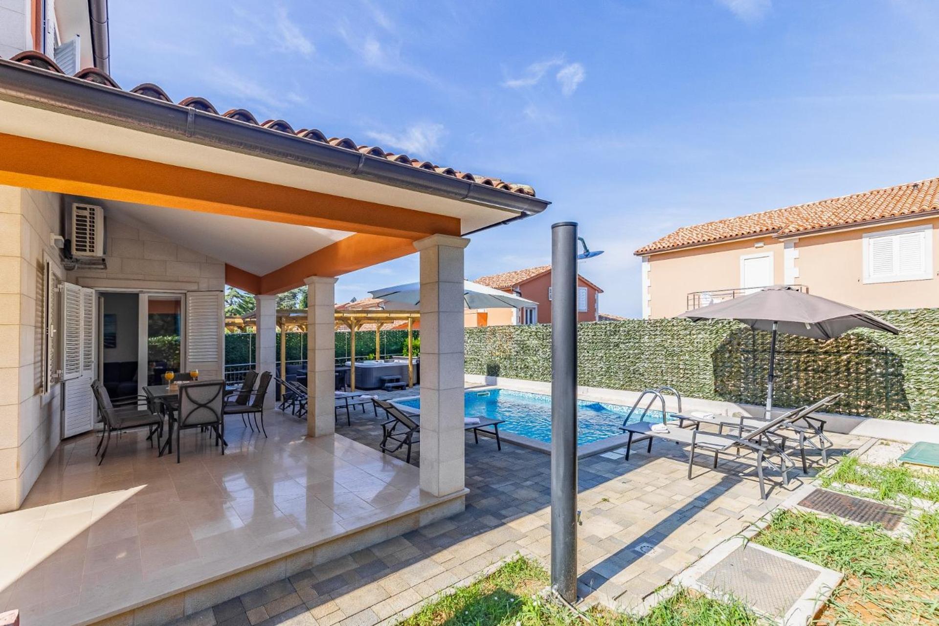 Villas Lotus With Pool And Jacuzzi Pula Ngoại thất bức ảnh